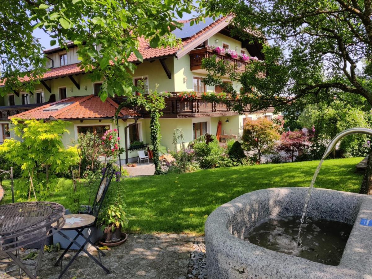 Pension Holzapfel Занкт-Ґеорґен-ім-Аттерґау Екстер'єр фото