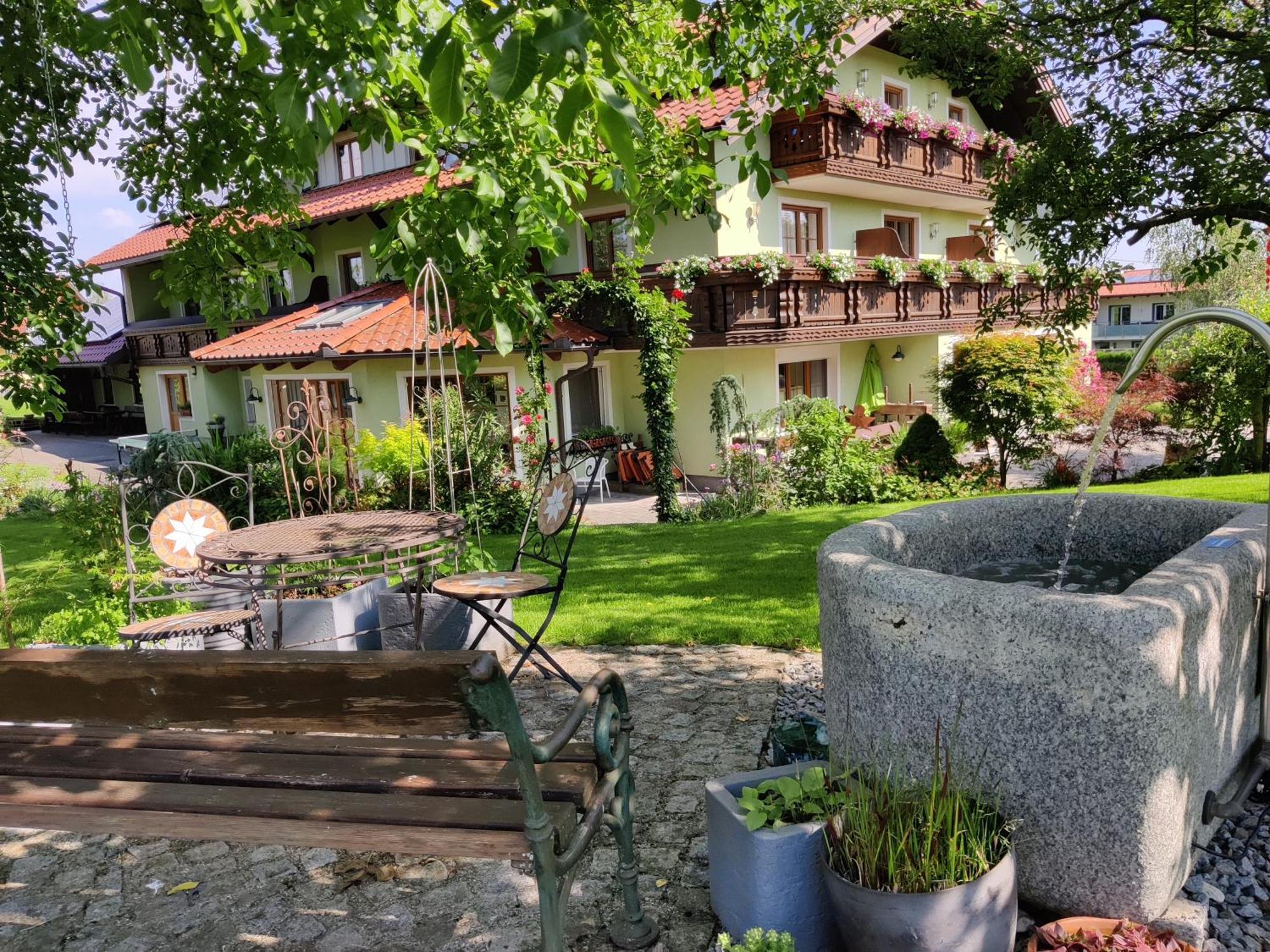 Pension Holzapfel Занкт-Ґеорґен-ім-Аттерґау Екстер'єр фото